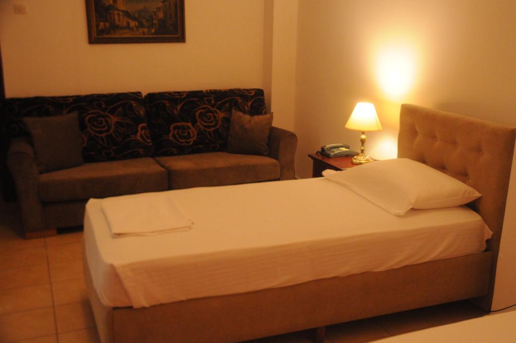 Achillion Hotel — Лутракі (Коринфія), Греція мініатюра 16