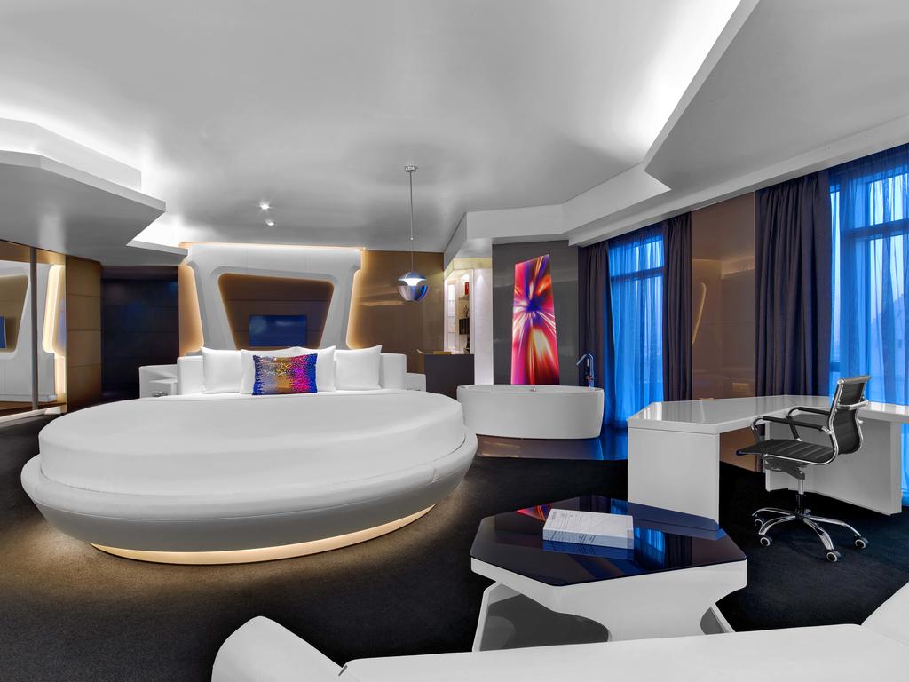 V Hotel Dubai Curio Collection by Hilton — Дубаї, Об'єднані Арабські Емірати мініатюра 160