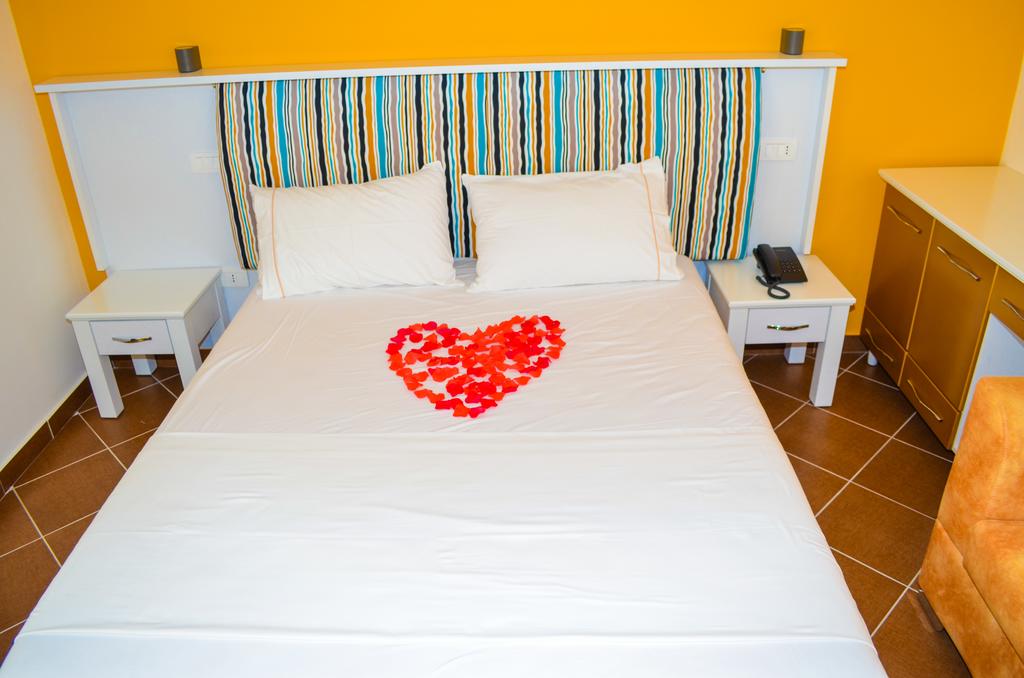 Monaco Hotel Golem — Голем, Албанія мініатюра 15