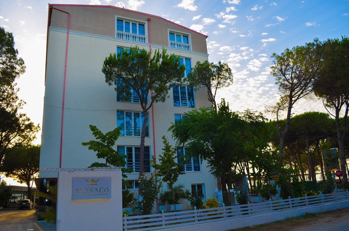 Monaco Hotel Golem — Голем, Албанія мініатюра 49