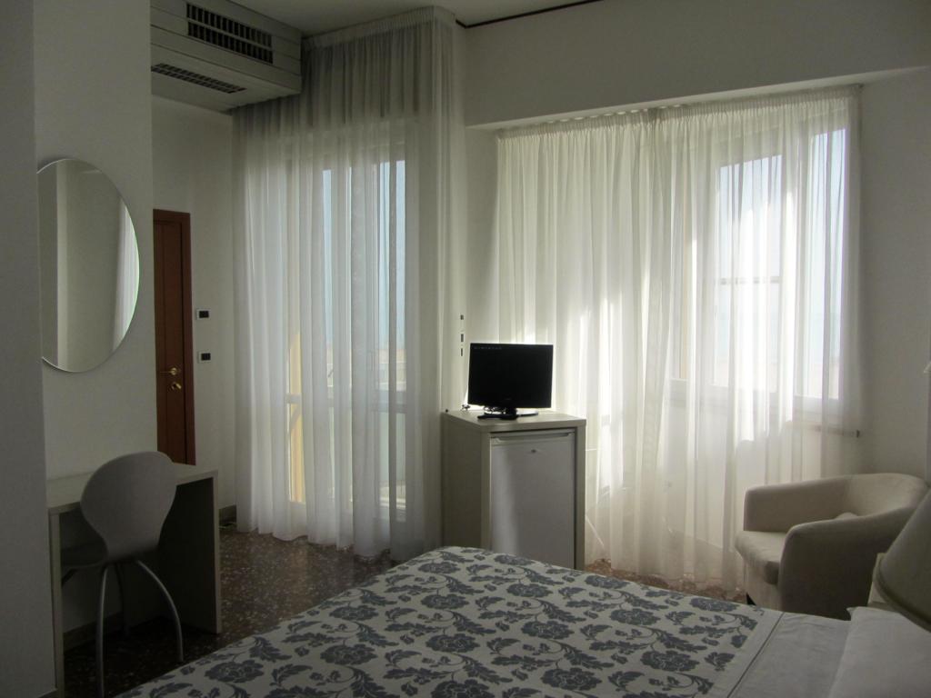 Carlton Beach Hotel — Емілія Романья, Італія мініатюра 40