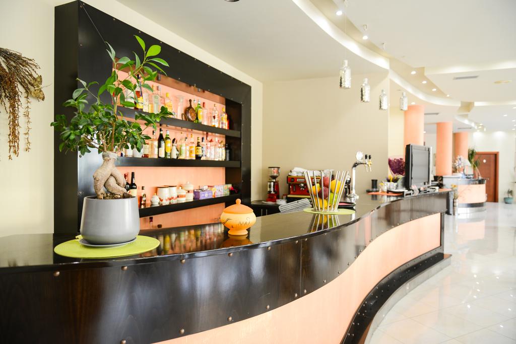 Oasis Hotel — Саранда, Албанія мініатюра 10
