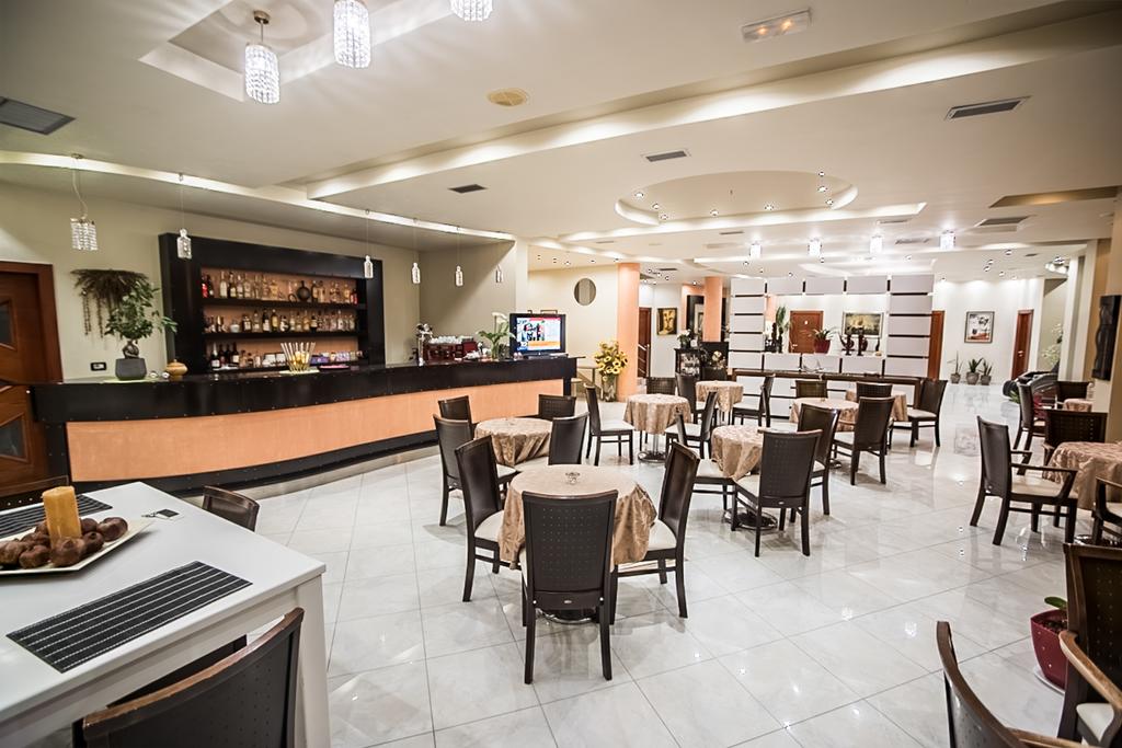 Oasis Hotel — Саранда, Албанія мініатюра 11