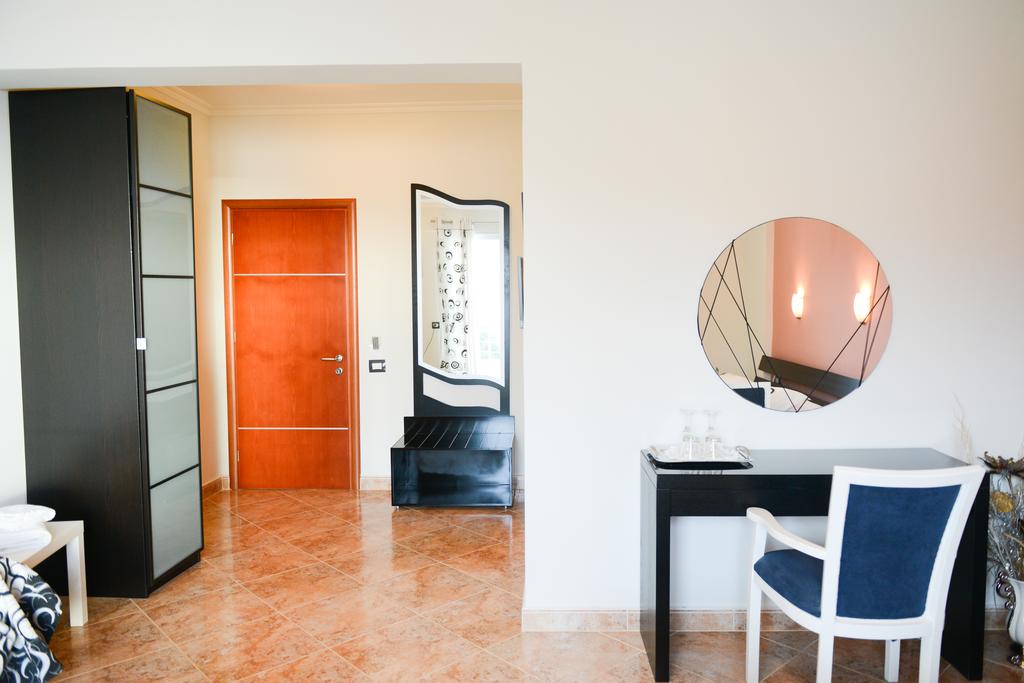 Oasis Hotel — Саранда, Албанія мініатюра 22