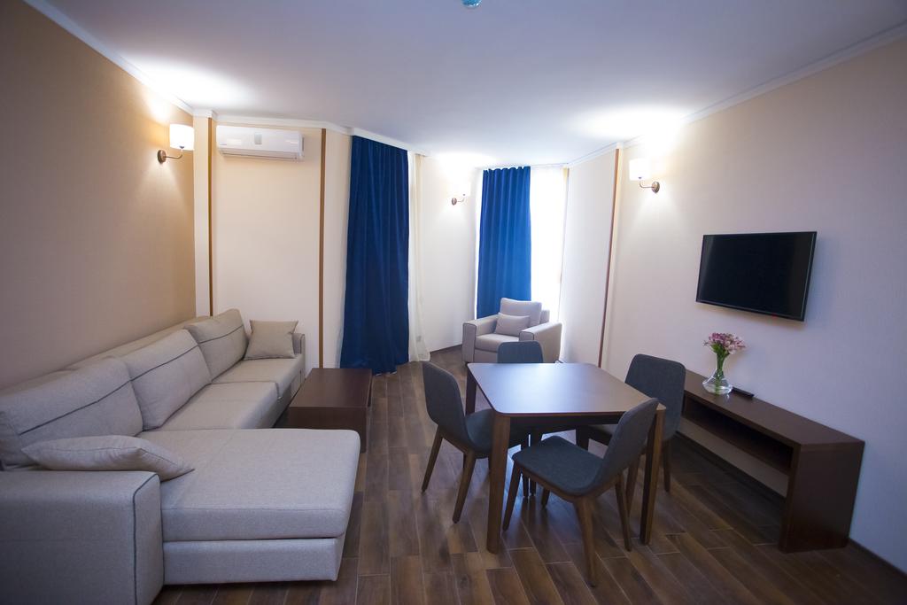Corner Inn — Батумі, Грузія мініатюра 96