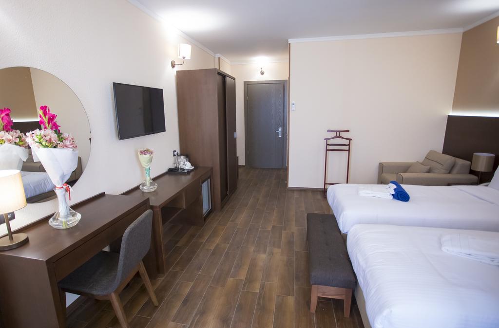 Corner Inn — Батумі, Грузія мініатюра 97