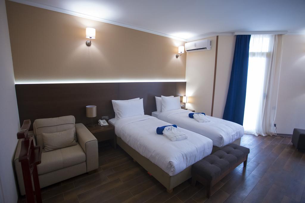 Corner Inn — Батумі, Грузія мініатюра 99