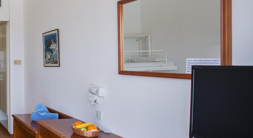 Adelais Bay Hotel — Протарас, Кіпр мініатюра 20