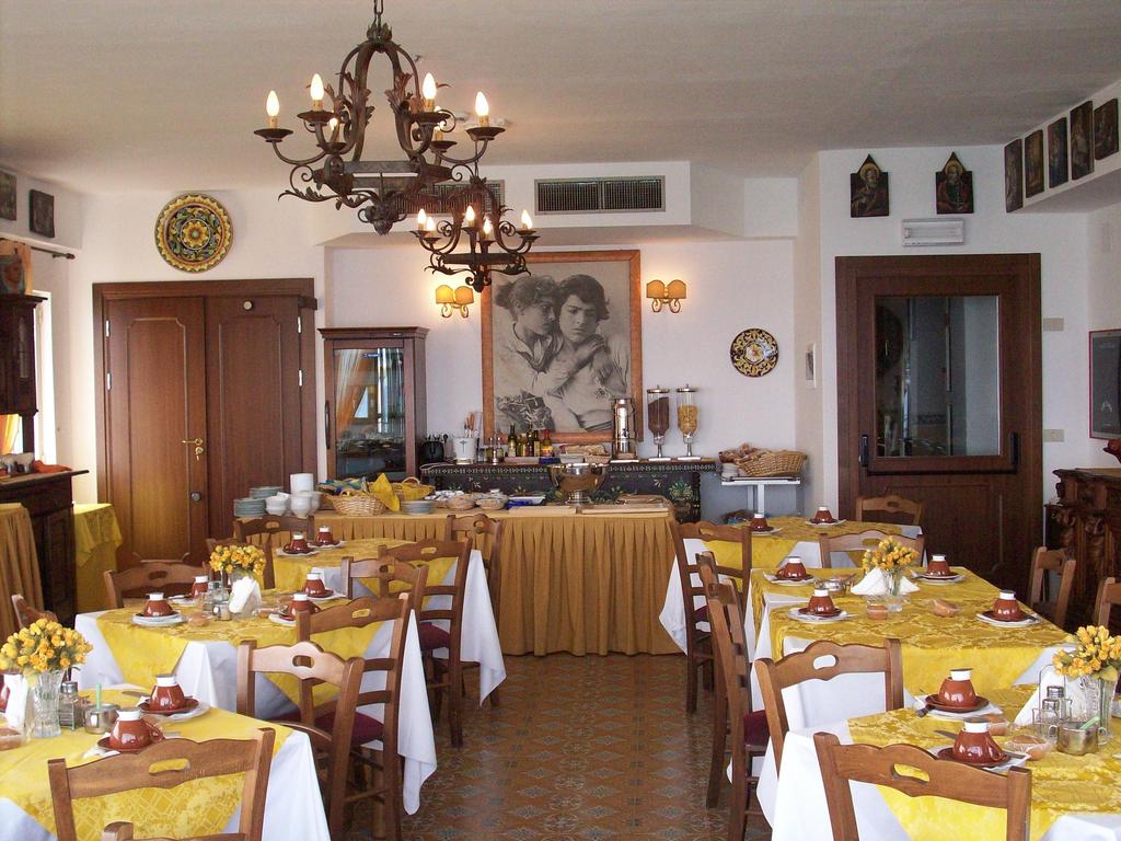 La Riva Hotel — о. Сицилія, Італія мініатюра 23