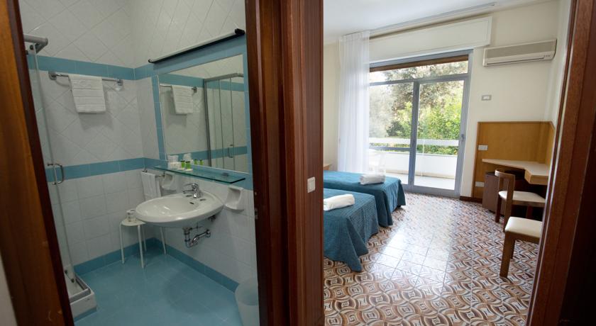 River Palace Terracina — Рівʼєра ді Улісс, Італія мініатюра 37