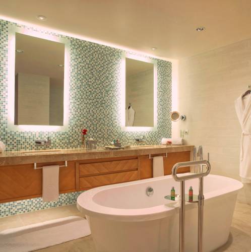 Swissotel Al Ghurair Dubai — Дубаї, Об'єднані Арабські Емірати мініатюра 199