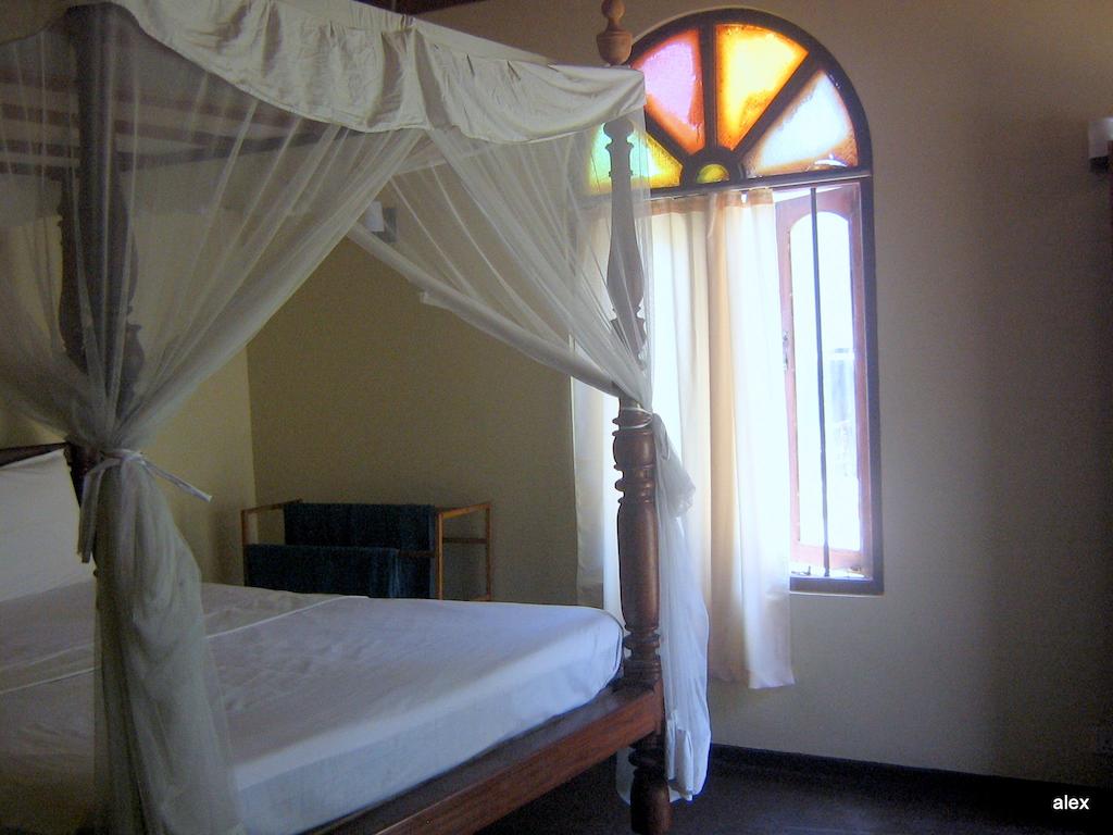 Royal Beach Hotel & Restaurant — Хіккадува, Шрі Ланка мініатюра 38