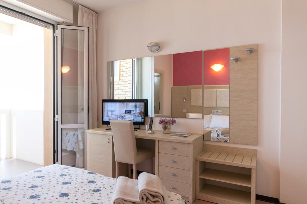 Napoleon Hotel — Габічче-Маре, Італія мініатюра 15