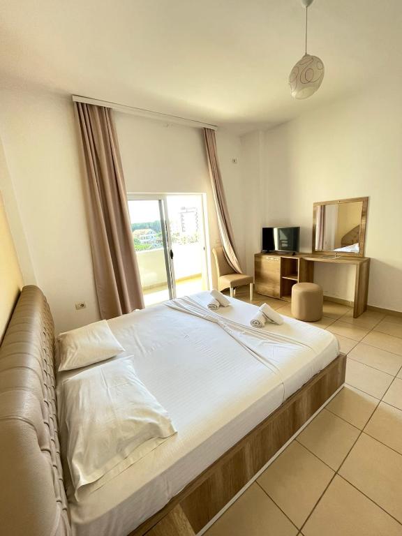 Princ Hotel — Голем, Албанія мініатюра 10