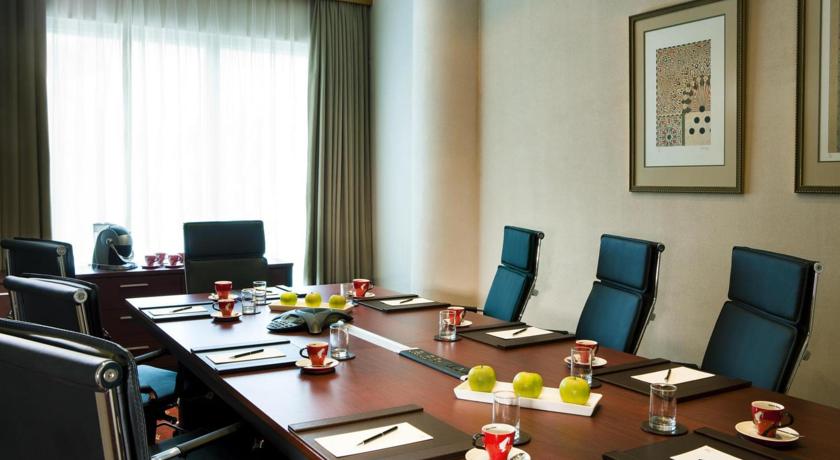Sheraton Jumeirah Beach Resort — Дубаї, Об'єднані Арабські Емірати мініатюра 153