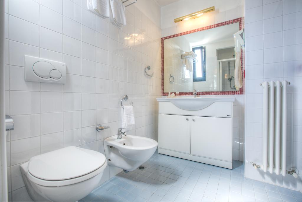 Boemia Hotel — Річчоне, Італія мініатюра 23