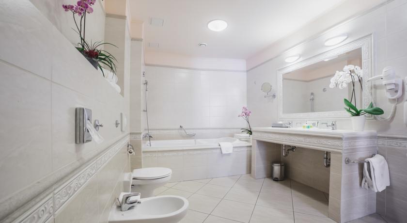 Interhotel Central — Карлові Вари, Чехія мініатюра 13