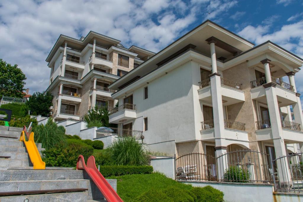 Paraizo Teopolis, Обзор, Болгарія мініатюра 14