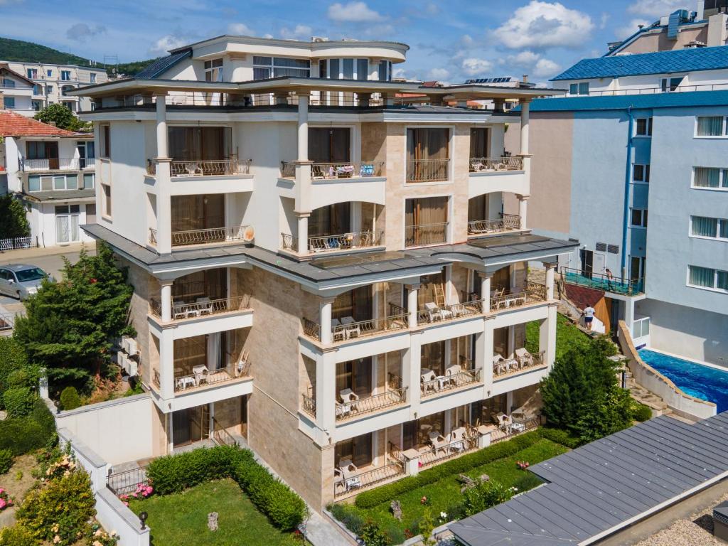 Paraizo Teopolis, Обзор, Болгарія мініатюра 7
