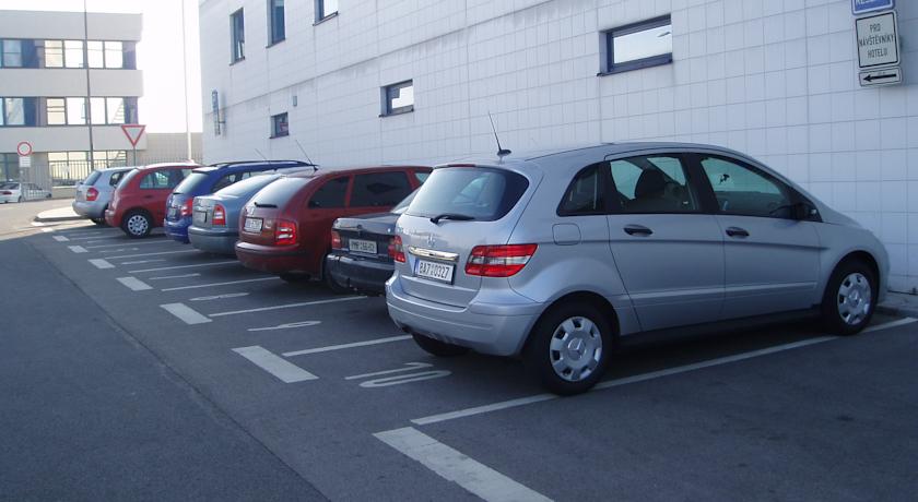 Ramada Airport Hotel Prague — Прага, Чехія мініатюра 8
