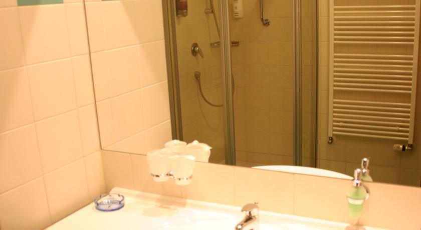 Ramada Airport Hotel Prague — Прага, Чехія мініатюра 11