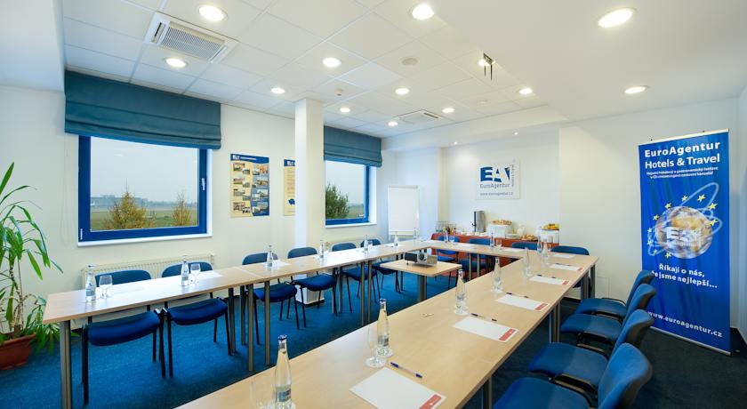 Ramada Airport Hotel Prague — Прага, Чехія мініатюра 18