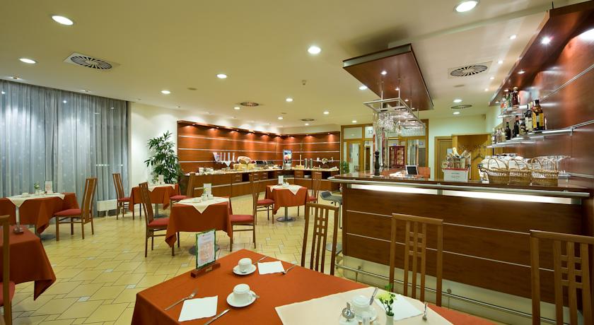 Ramada Airport Hotel Prague — Прага, Чехія мініатюра 20
