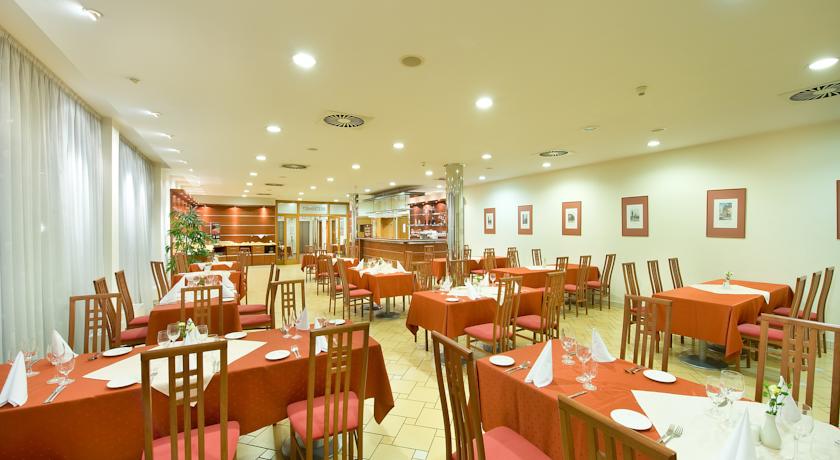 Ramada Airport Hotel Prague — Прага, Чехія мініатюра 21