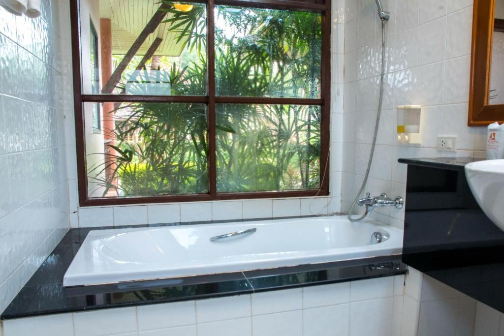 Lanta Casuarina Beach Resort — о. Ланта, Таїланд мініатюра 7