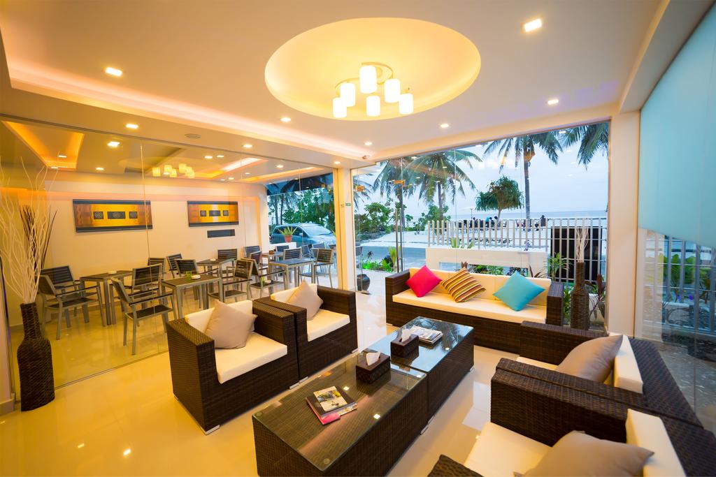 White Harp Beach Hulhumale — о. Хулхумале, Мальдіви мініатюра 8