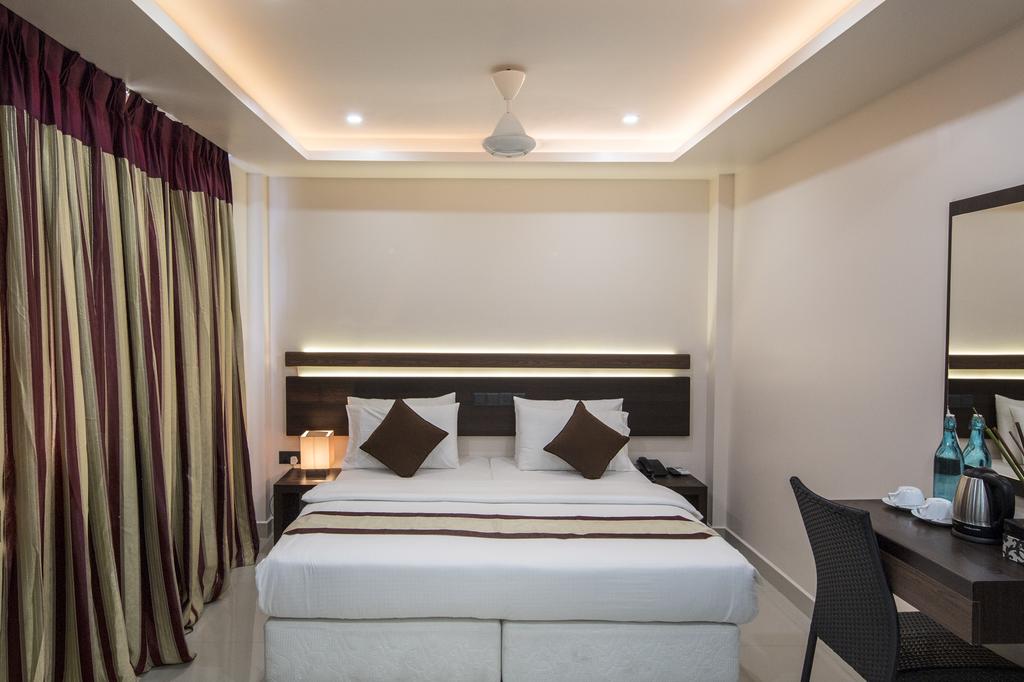 White Harp Beach Hulhumale — о. Хулхумале, Мальдіви мініатюра 9