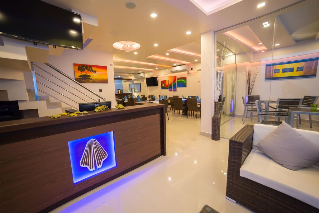 White Harp Beach Hulhumale — о. Хулхумале, Мальдіви мініатюра 13