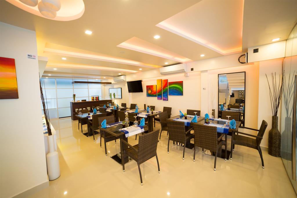 White Harp Beach Hulhumale — о. Хулхумале, Мальдіви мініатюра 15