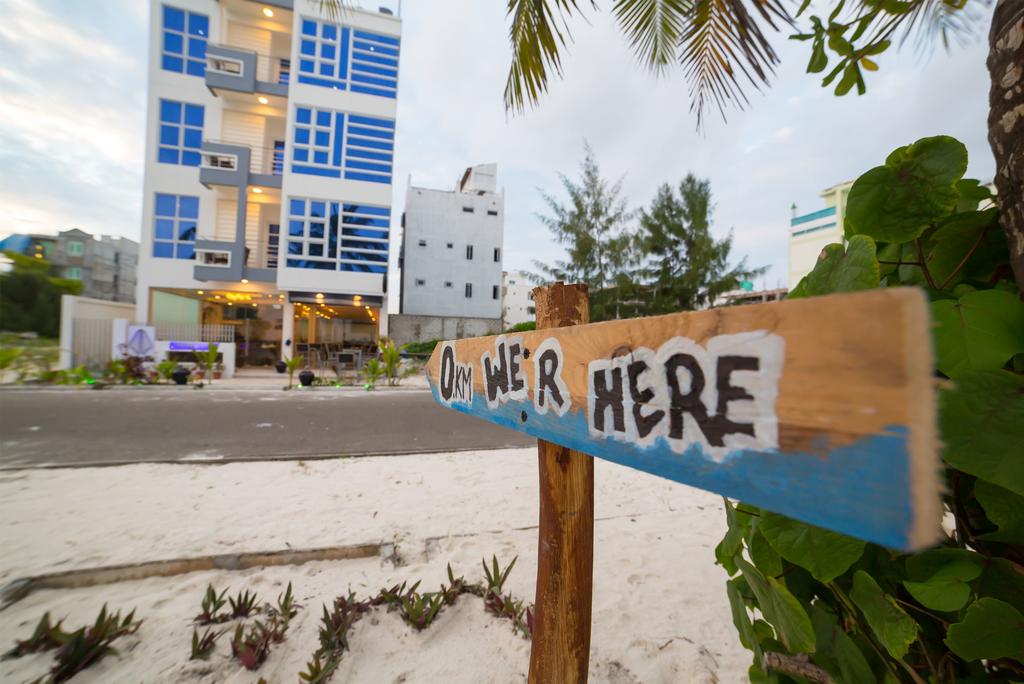 White Harp Beach Hulhumale — о. Хулхумале, Мальдіви мініатюра 17