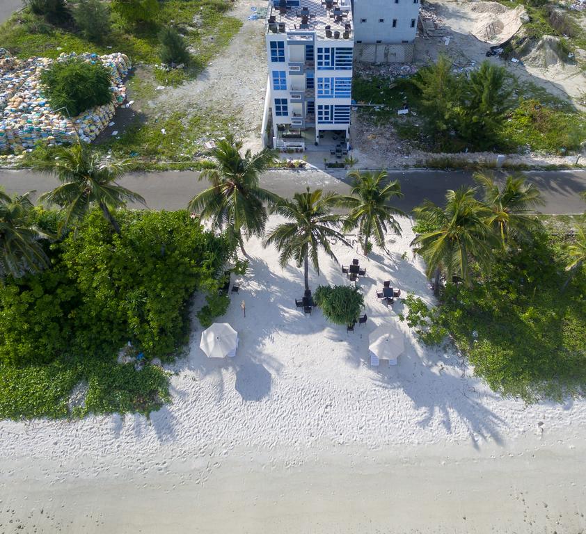 White Harp Beach Hulhumale — о. Хулхумале, Мальдіви мініатюра 18