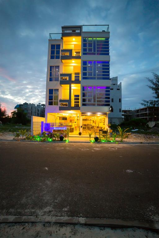 White Harp Beach Hulhumale — о. Хулхумале, Мальдіви мініатюра 20