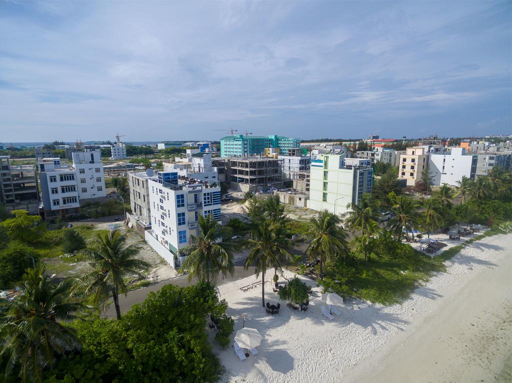 White Harp Beach Hulhumale — о. Хулхумале, Мальдіви мініатюра 21