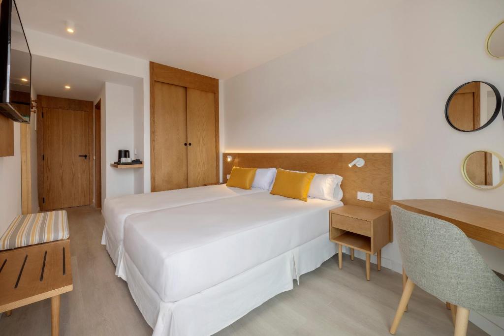 HM Isabela Hotel Santa Ponsa — Кальвія, Іспанія мініатюра 9