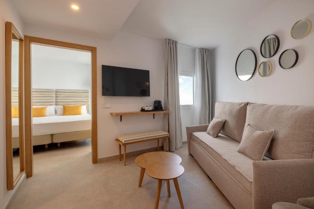 HM Isabela Hotel Santa Ponsa — Кальвія, Іспанія мініатюра 8