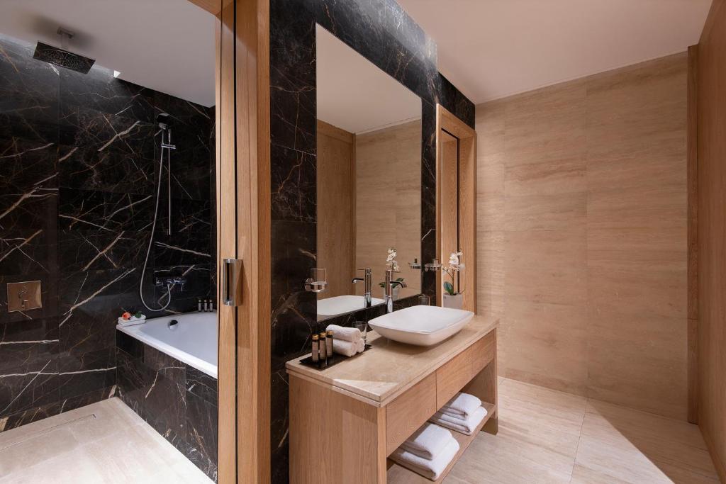 The Bentley Luxury Hotel & Suites — Доха, Катар мініатюра 8