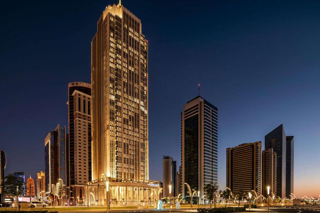 Wyndham Grand Doha West Bay Beach — Доха, Катар мініатюра 8