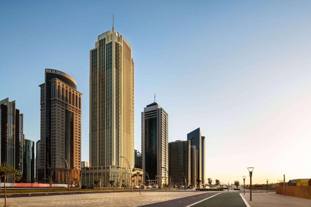 Wyndham Grand Doha West Bay Beach — Доха, Катар мініатюра 7
