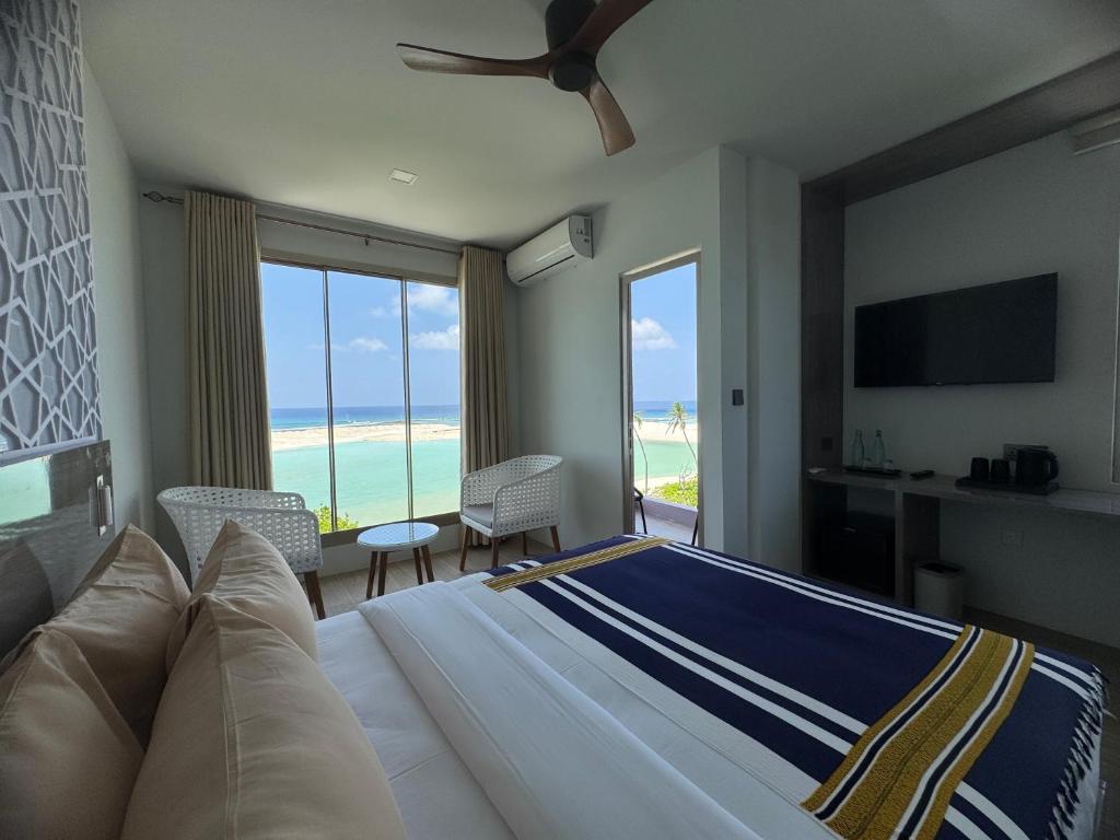 Avyanna Gulhi Beach Hotel Gulhi Island — Південний Мале Атол, Мальдіви мініатюра 6