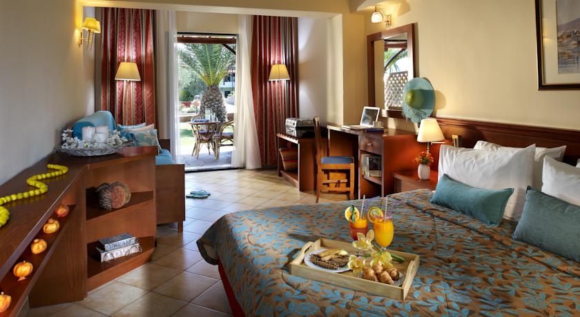 Blue Dolphin Hotel — Халкідікі, Греція мініатюра 19