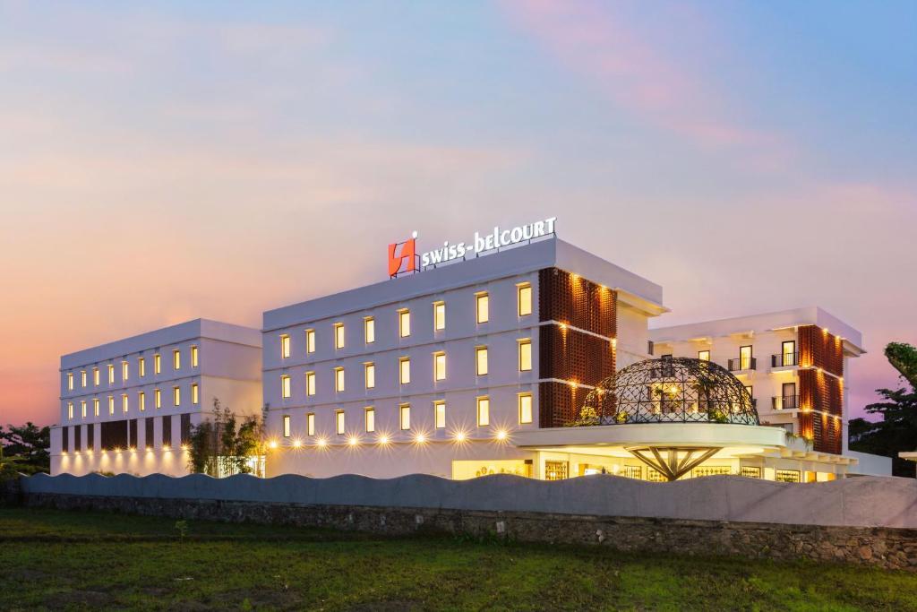 Swiss-Belcourt Lombok — о. Ломбок, Індонезія мініатюра 54