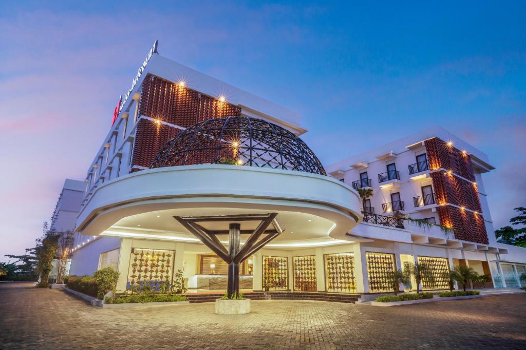 Swiss-Belcourt Lombok — о. Ломбок, Індонезія мініатюра 50