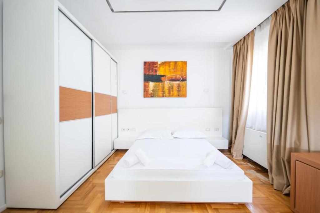 Thea Hotel — Вльора, Албанія мініатюра 17