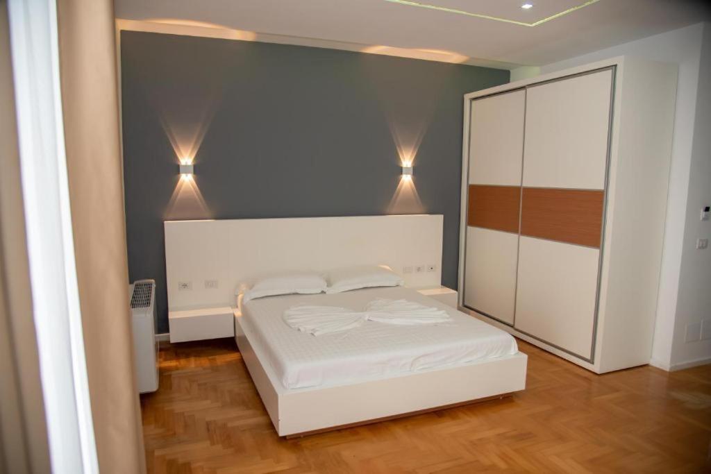 Thea Hotel — Вльора, Албанія мініатюра 15
