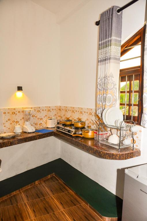 Hiru Resort Inn — Унаватуна, Шрі Ланка мініатюра 8