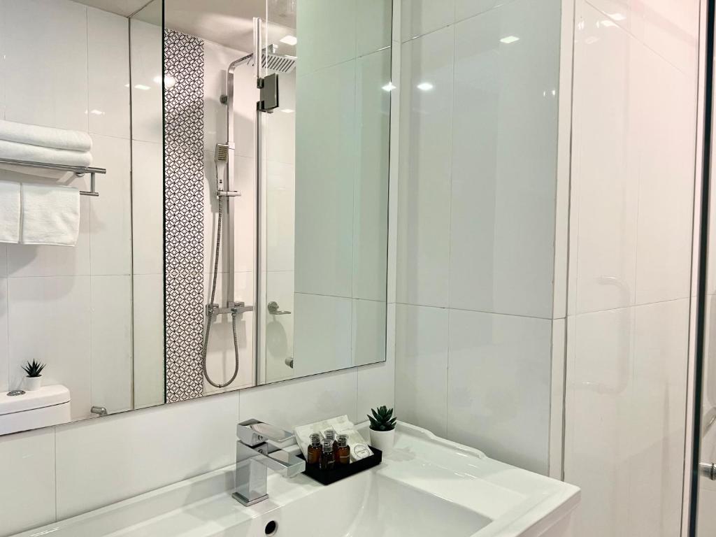 Centro One Patong — о. Пхукет, Таїланд мініатюра 8